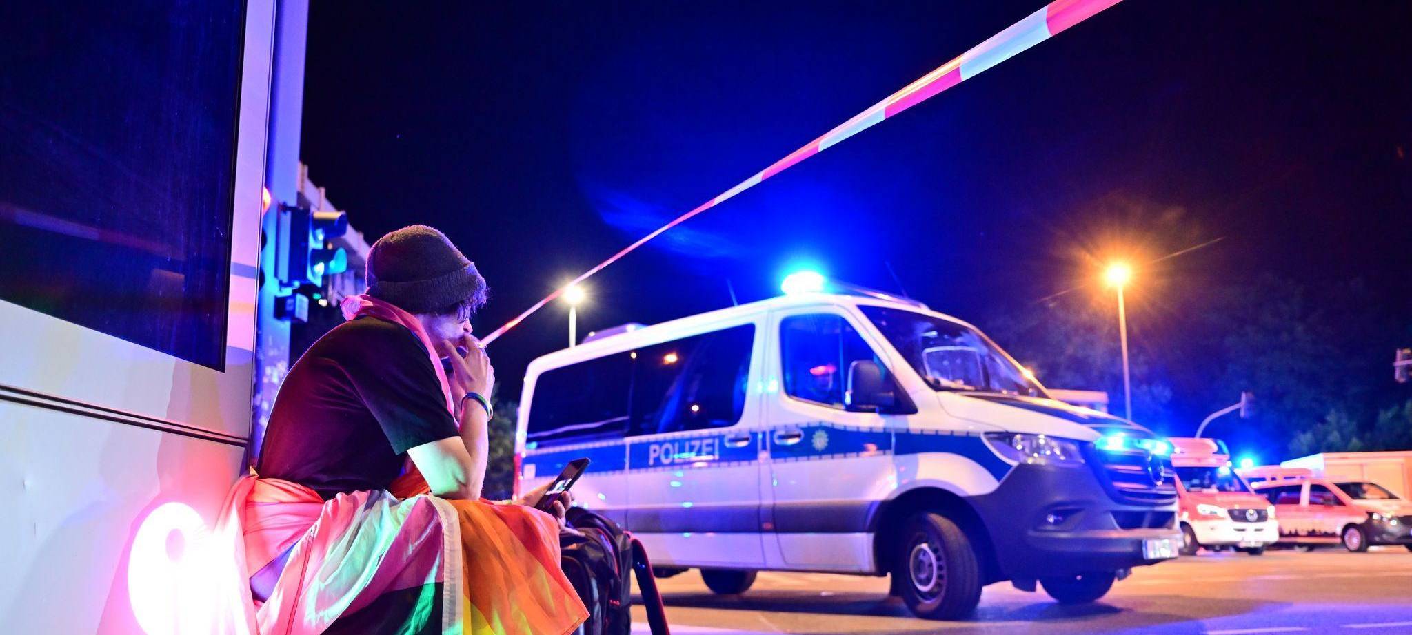 Auto rast in Menschenmenge - CSD in Berlin abgebrochen
