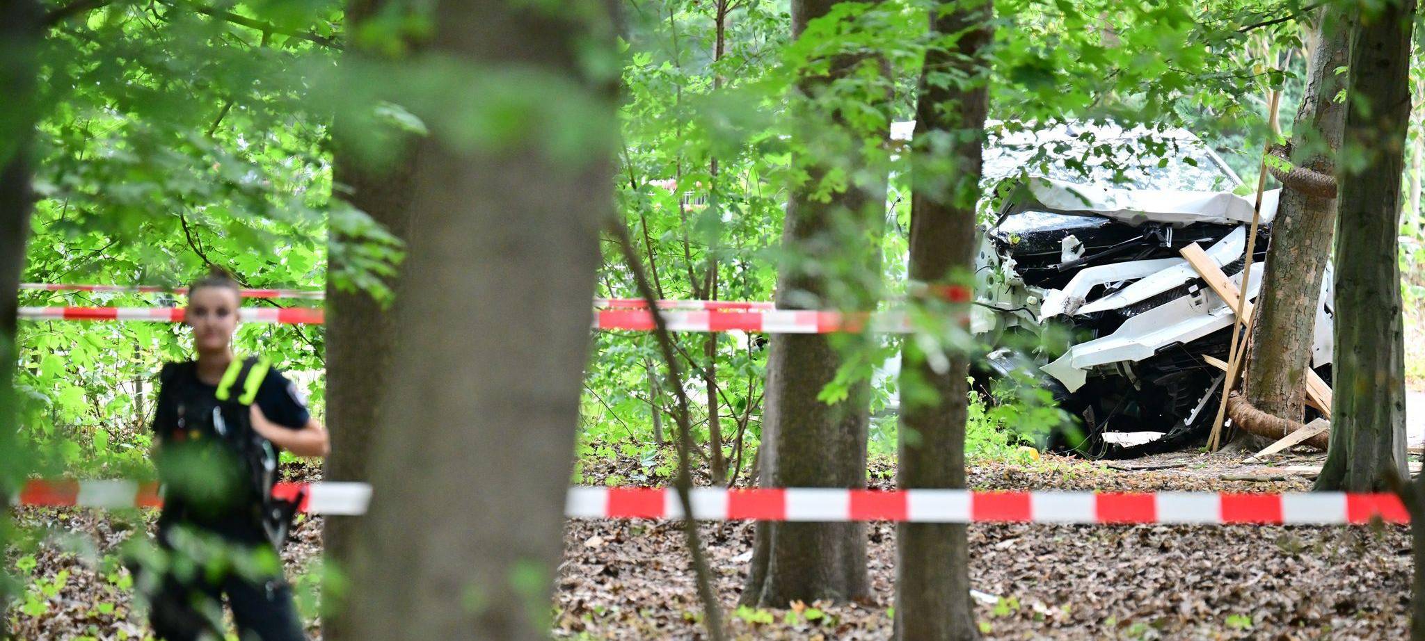 Auto rast in Menschenmenge - CSD abgebrochen