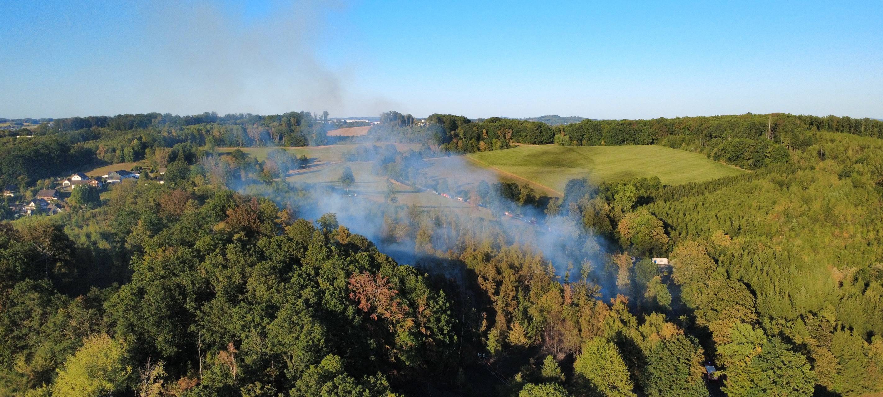 Mehrere Feuerwehreinsätze in Oberberg - großer Waldbrand in Lindlar