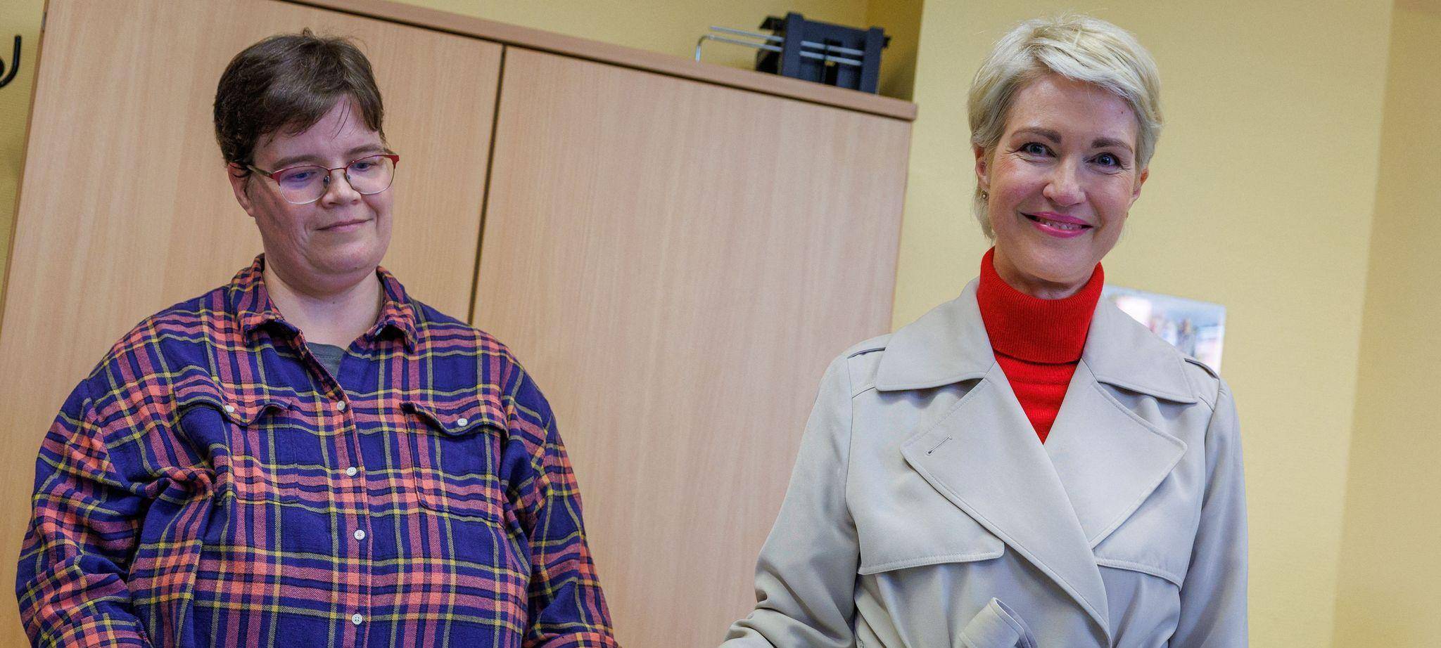 Landtagswahl in Mecklenburg-Vorpommern - Stimmabgabe Schwesig