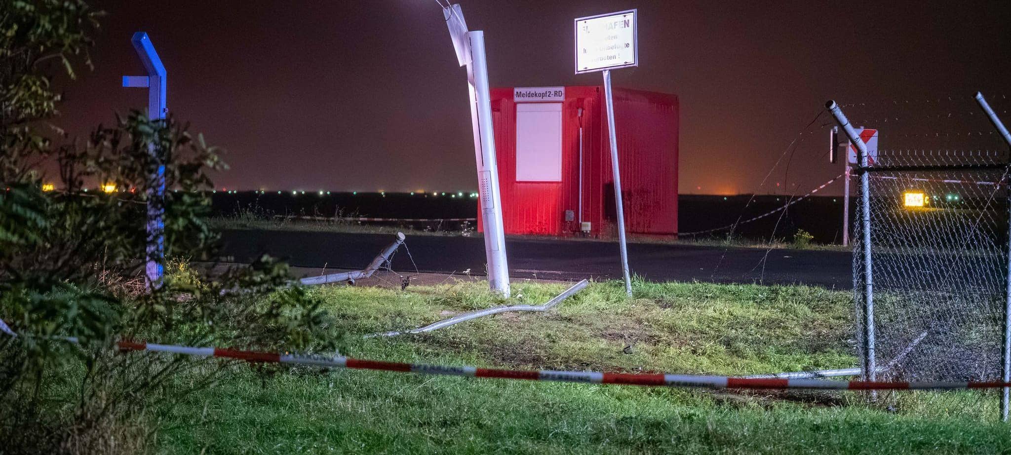 Polizeieinsatz am Flughafen Leipzig/Halle - Zaun beschädigt