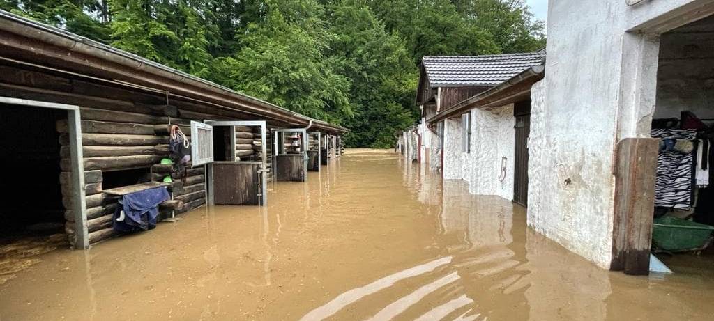 Starkregen Pferdestall